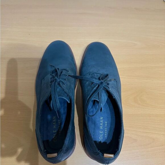 Cole Haan Black Leather Oxford Shoes with Lace-Up Design